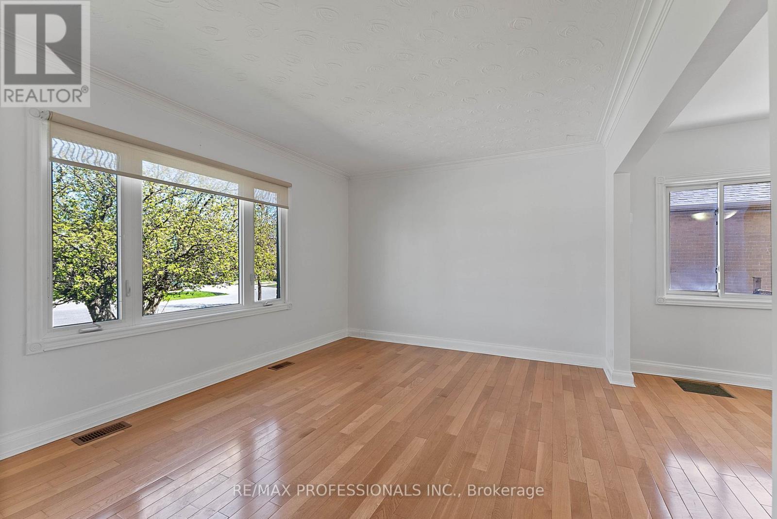 46 Stock Avenue, Toronto, Ontario  M8Z 5C6 - Photo 4 - W13059630