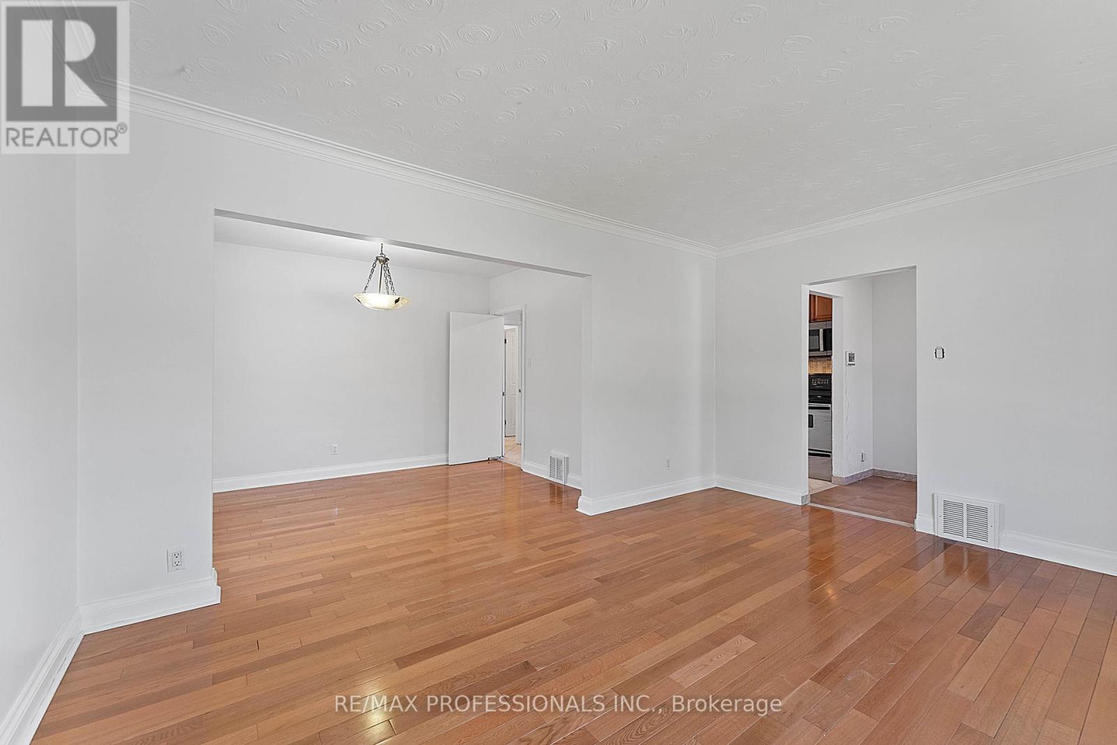 46 Stock Avenue, Toronto, Ontario  M8Z 5C6 - Photo 7 - W13059630