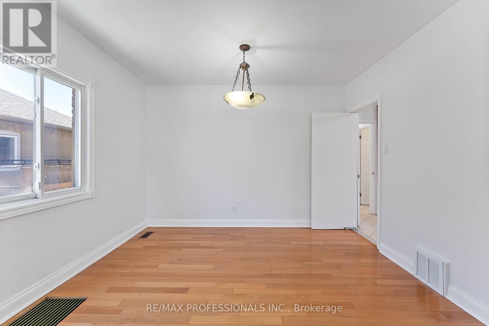 46 Stock Avenue, Toronto, Ontario  M8Z 5C6 - Photo 8 - W13059630