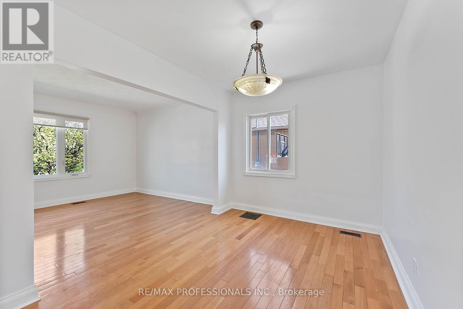 46 Stock Avenue, Toronto, Ontario  M8Z 5C6 - Photo 9 - W13059630