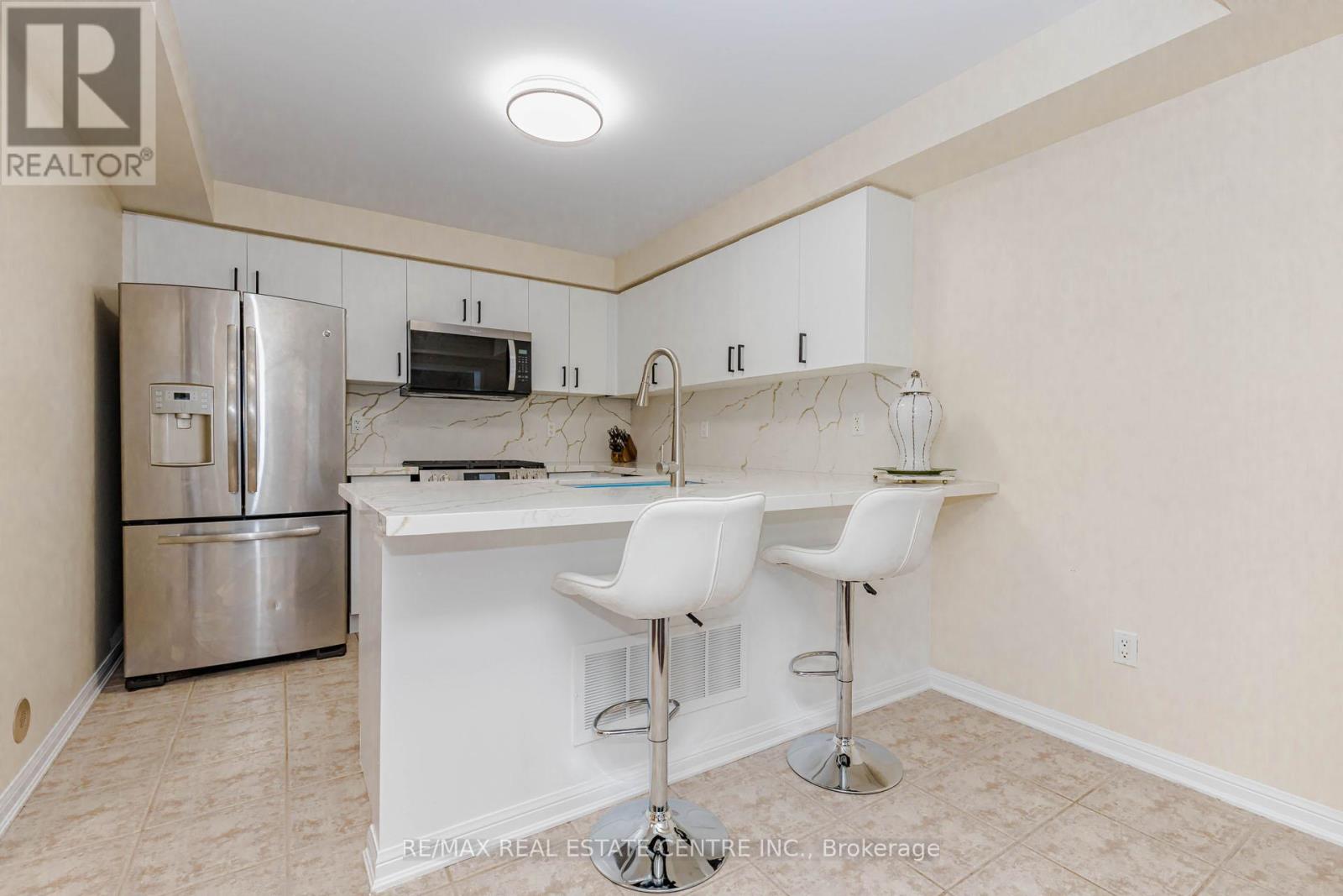 924 Burgess Gardens, Milton, Ontario  L9T 0K8 - Photo 15 - W13059688