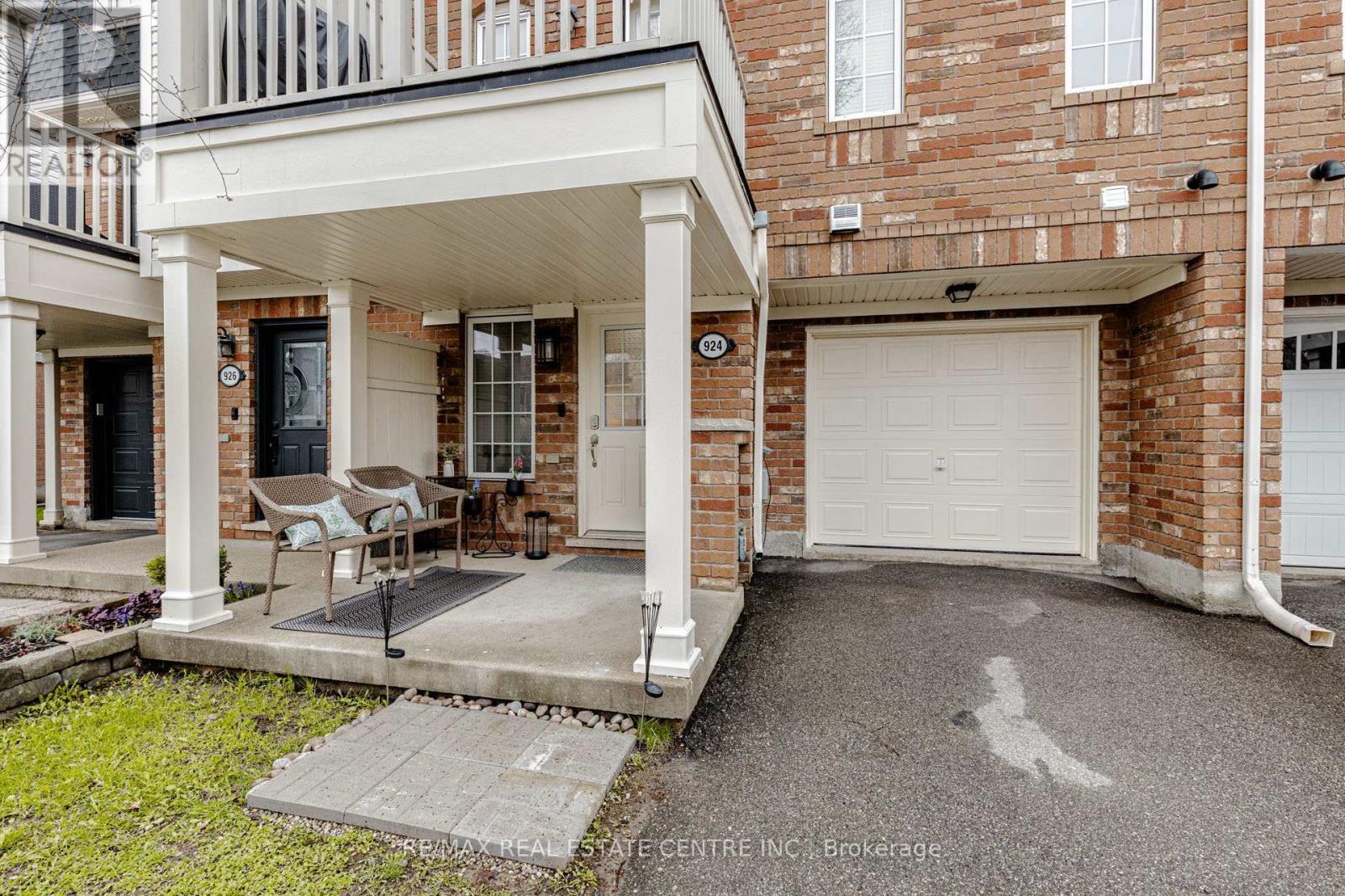 924 Burgess Gardens, Milton, Ontario  L9T 0K8 - Photo 4 - W13059688