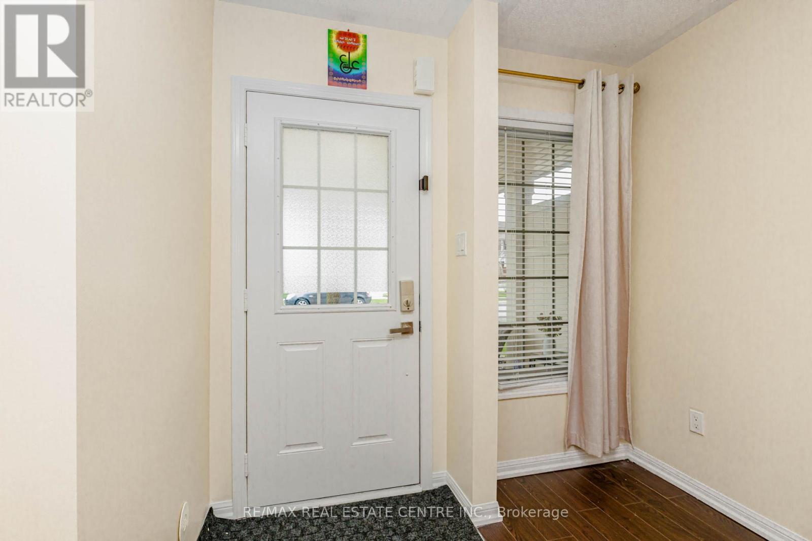 924 Burgess Gardens, Milton, Ontario  L9T 0K8 - Photo 7 - W13059688