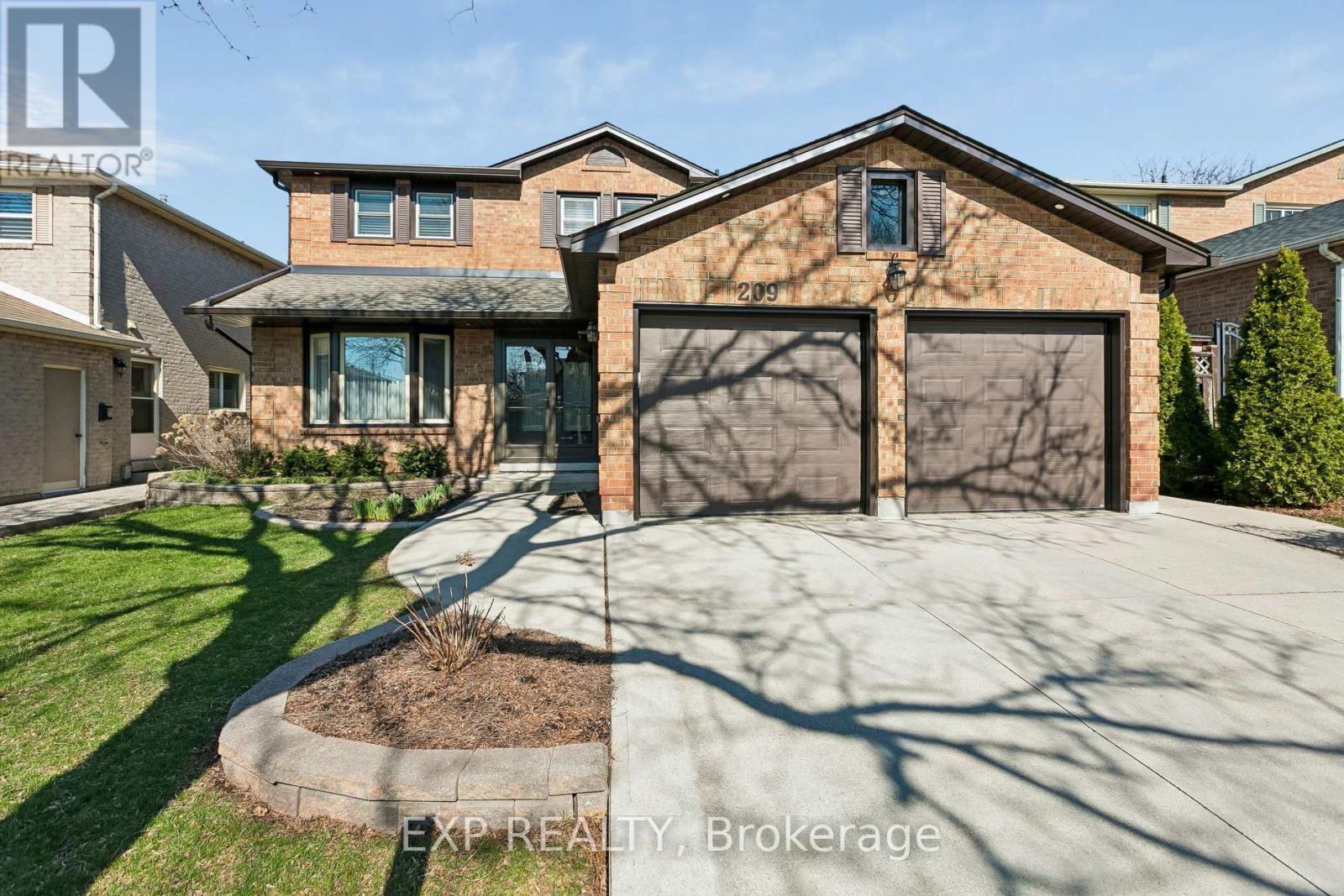 209 Nottingham Drive, Oakville, Ontario  L6H 4H7 - Photo 2 - W13039176