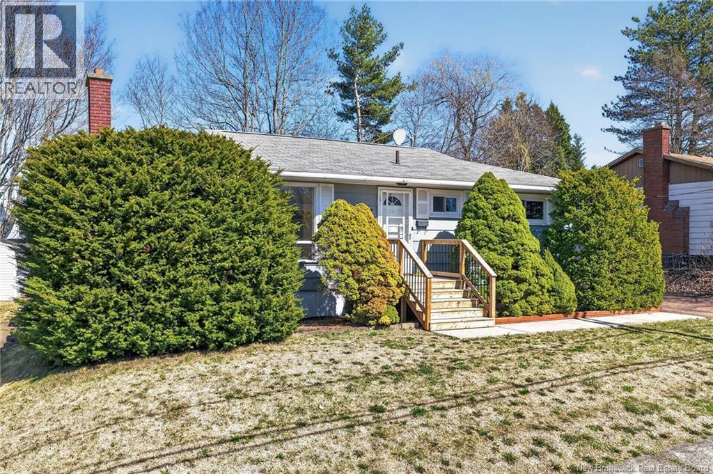 21 Downsview Avenue, Moncton, New Brunswick  E1A 4C4 - Photo 3 - NB137887