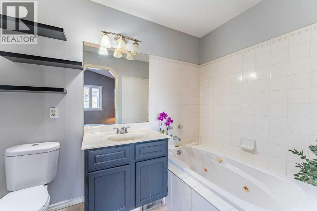 3606 Douglas Woods Heights SE, Calgary, Alberta  T2Z 2G4 - Photo 10 - A2291103