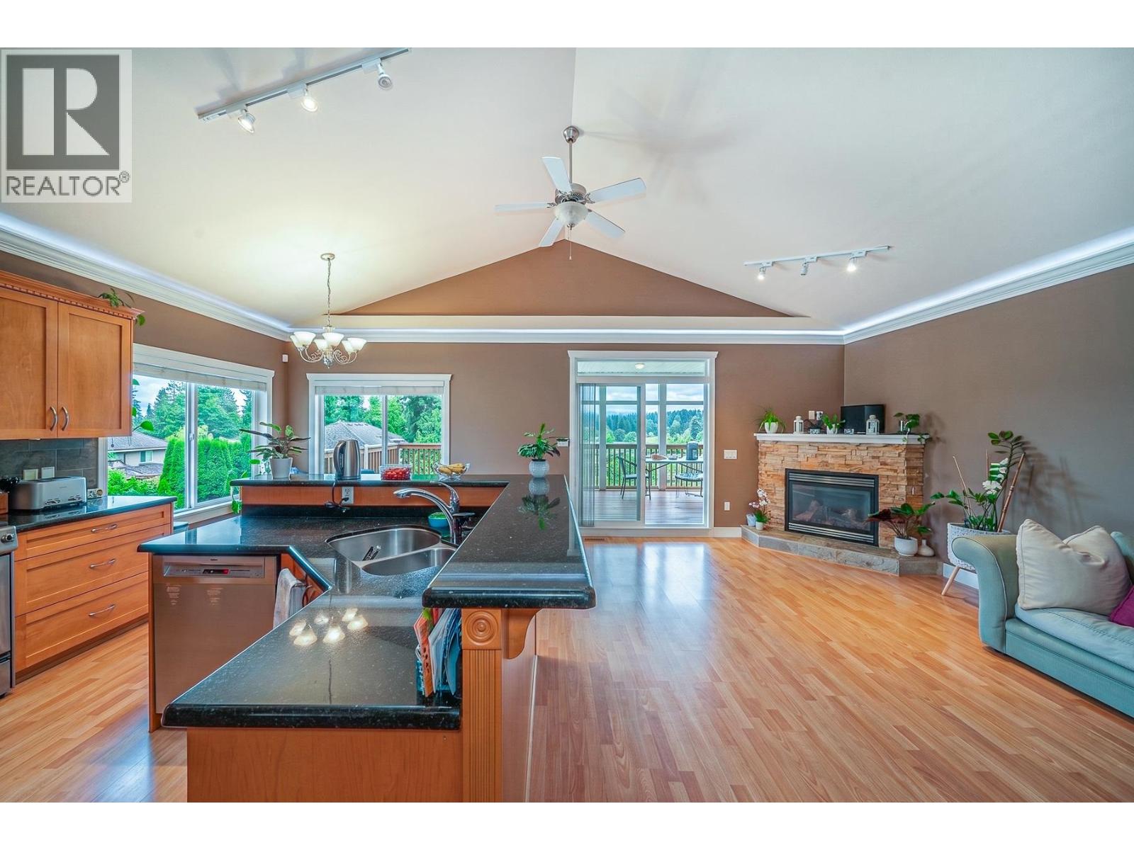 735 Schoolhouse Street, Coquitlam, British Columbia  V3J 5S1 - Photo 7 - R3117261