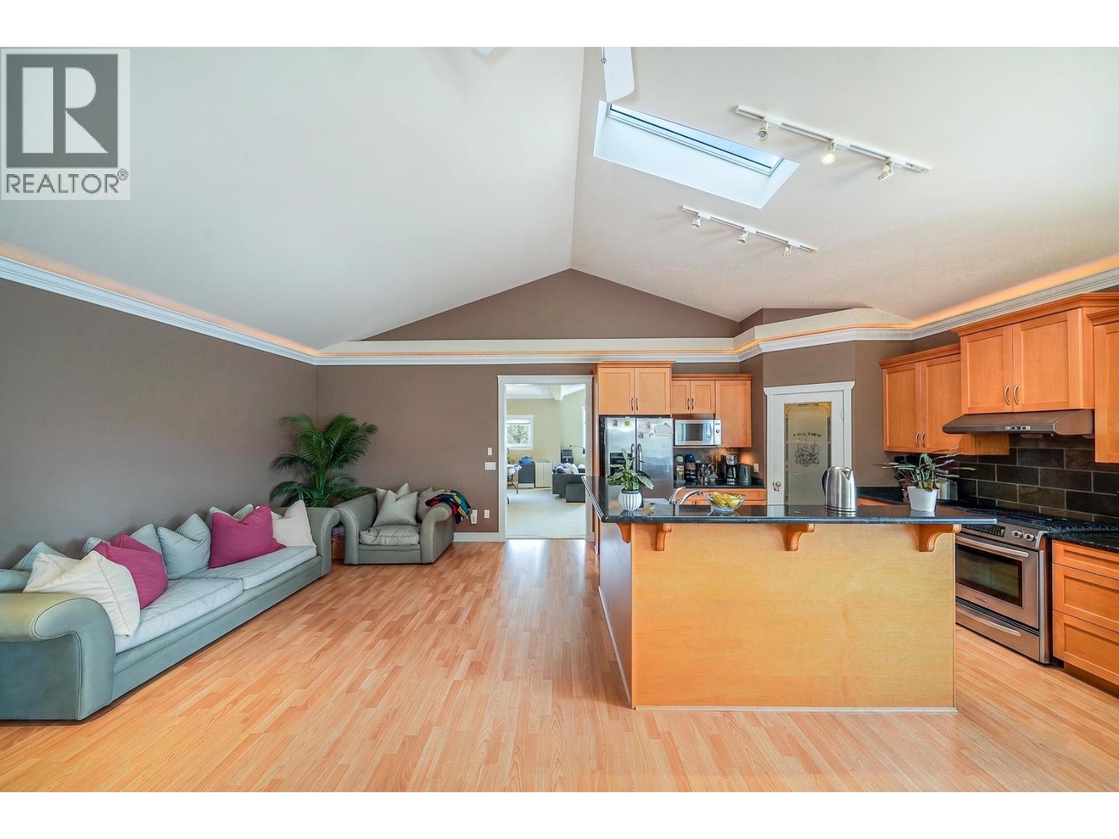 735 Schoolhouse Street, Coquitlam, British Columbia  V3J 5S1 - Photo 9 - R3117261