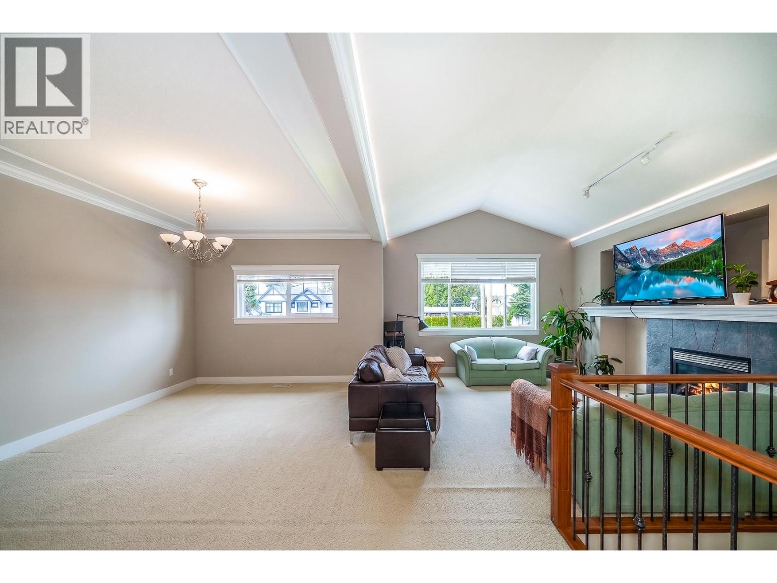 735 Schoolhouse Street, Coquitlam, British Columbia  V3J 5S1 - Photo 3 - R3117261