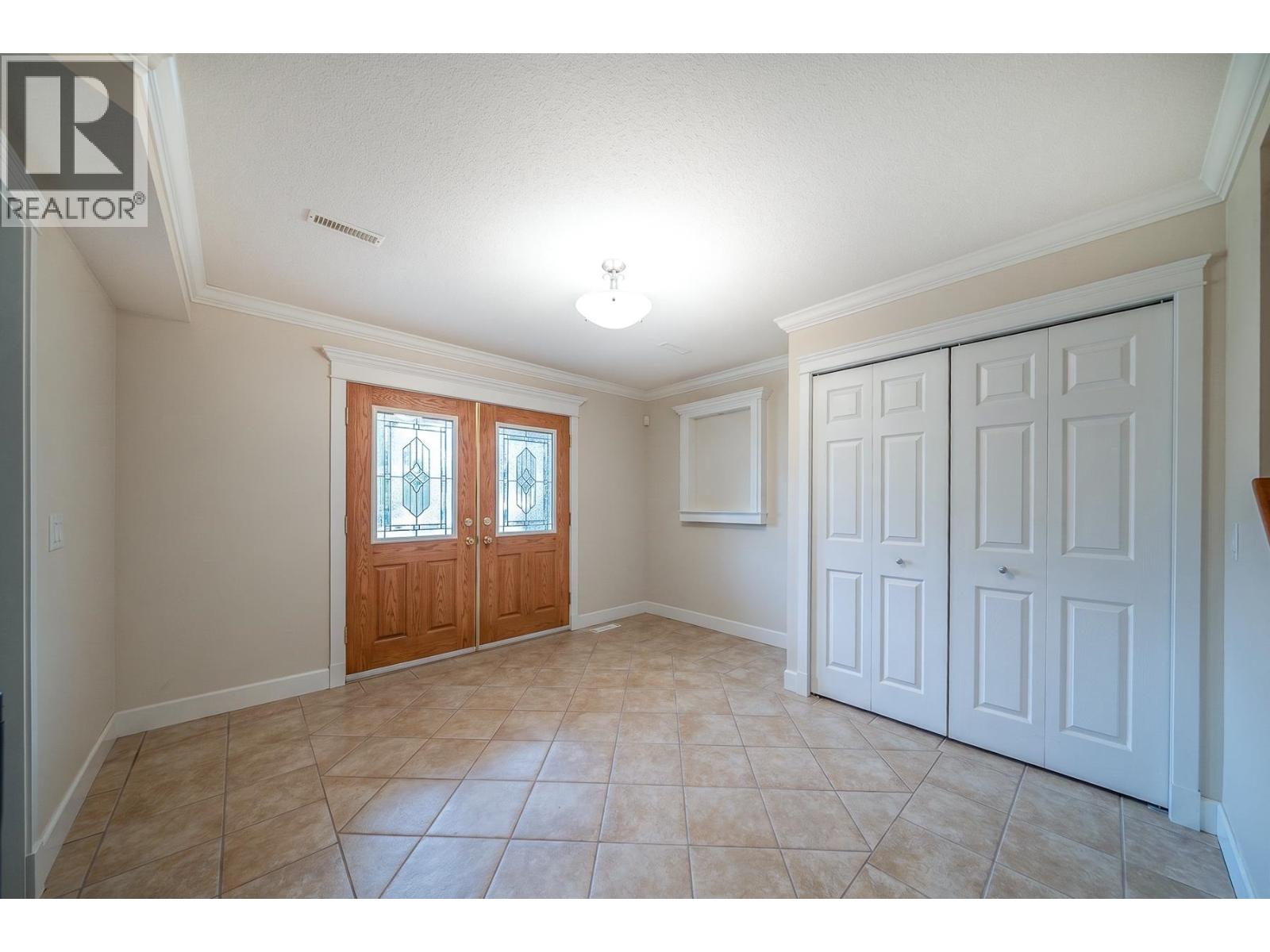 735 Schoolhouse Street, Coquitlam, British Columbia  V3J 5S1 - Photo 2 - R3117261