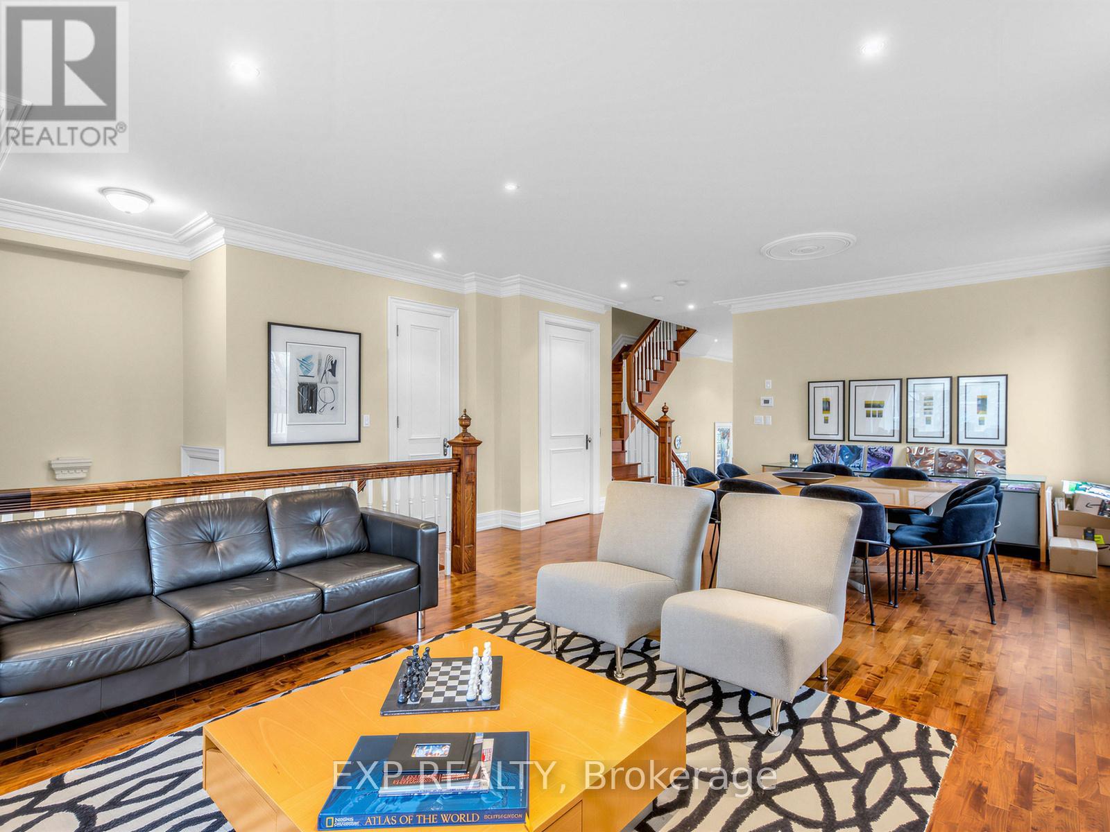 241 Poplar Plains Street, Toronto, Ontario  M4V 2N8 - Photo 6 - C12966956