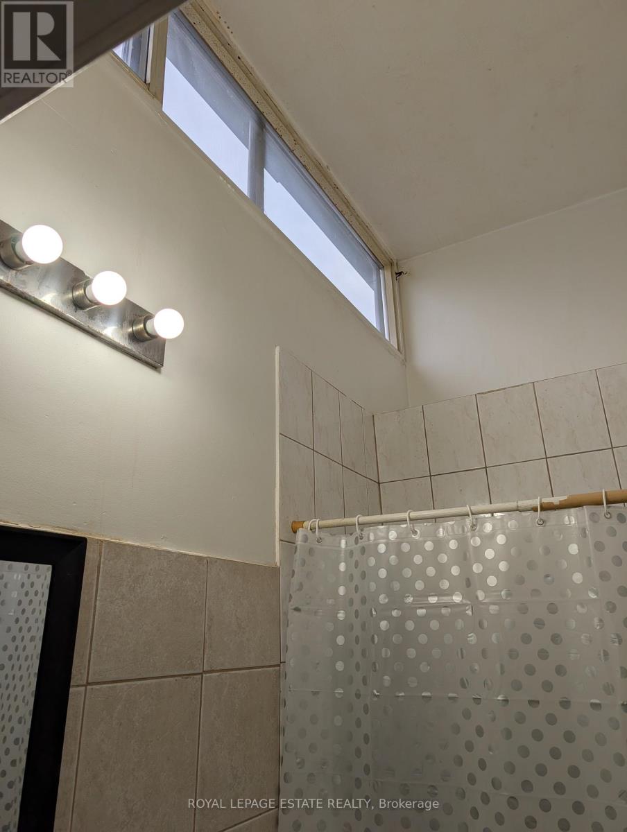1527 O'connor Drive, Toronto, Ontario  M4B 2V7 - Photo 15 - E13019496