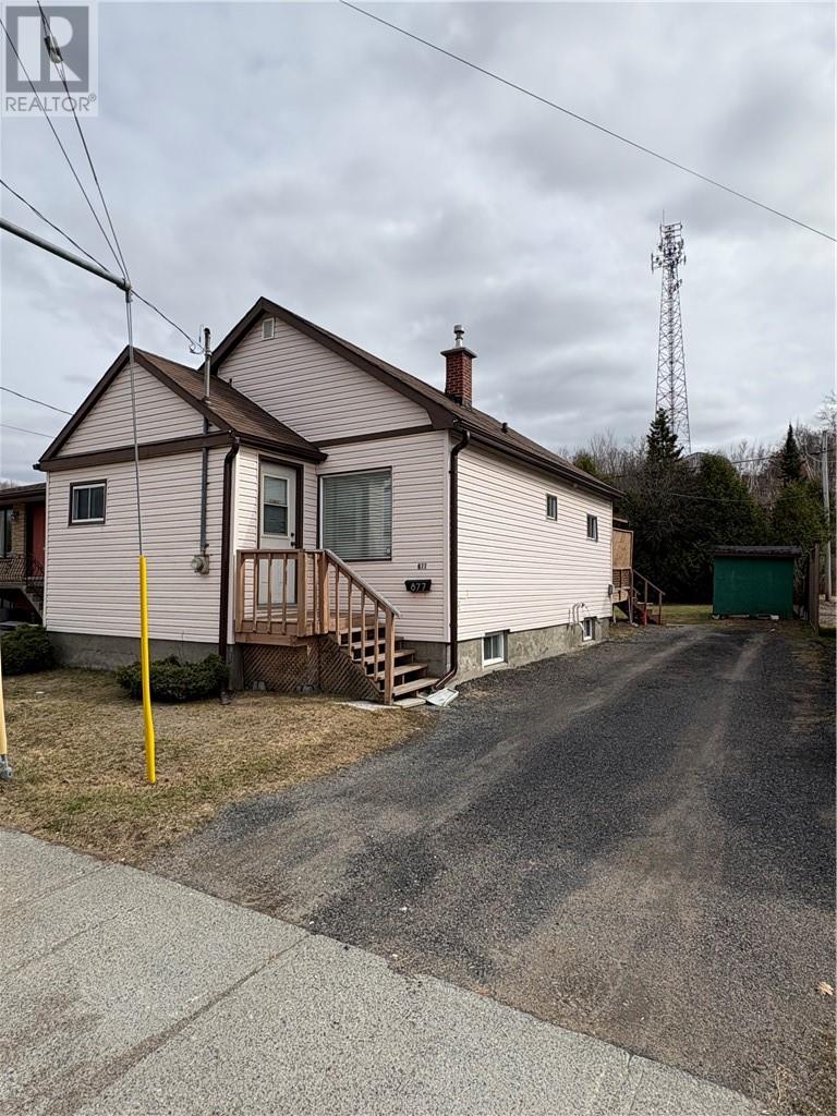 877 Martindale, Greater Sudbury, Ontario  P3E 4H9 - Photo 1 - 2127003