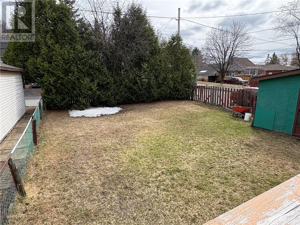 877 Martindale, Greater Sudbury, Ontario  P3E 4H9 - Photo 3 - 2127003