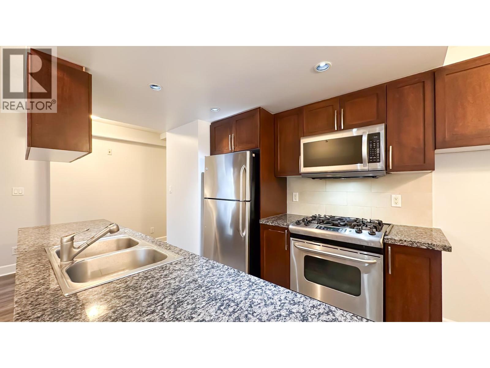 403 3811 Hastings Street, Burnaby, British Columbia  V5C 6V2 - Photo 7 - R3117456