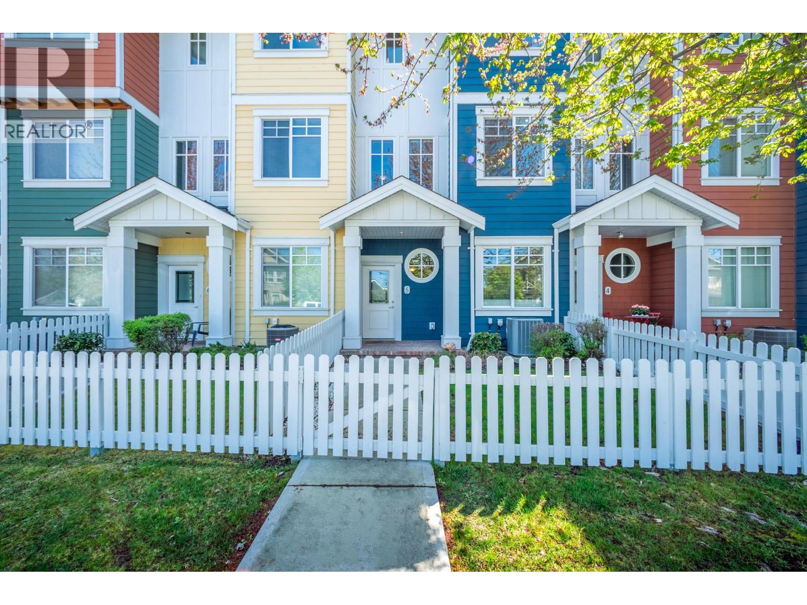 433 Mccarren Avenue Unit# 5, Kelowna, British Columbia  V1W 4T8 - Photo 1 - 10385089