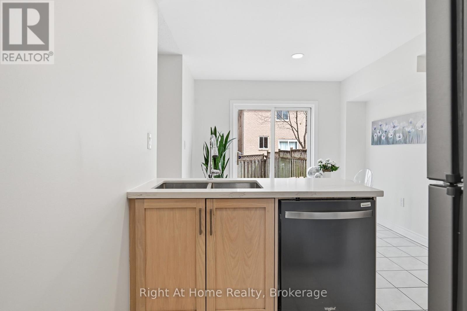 2255 Hummingbird Way, Oakville, Ontario  L6M 3Z7 - Photo 9 - W13058896