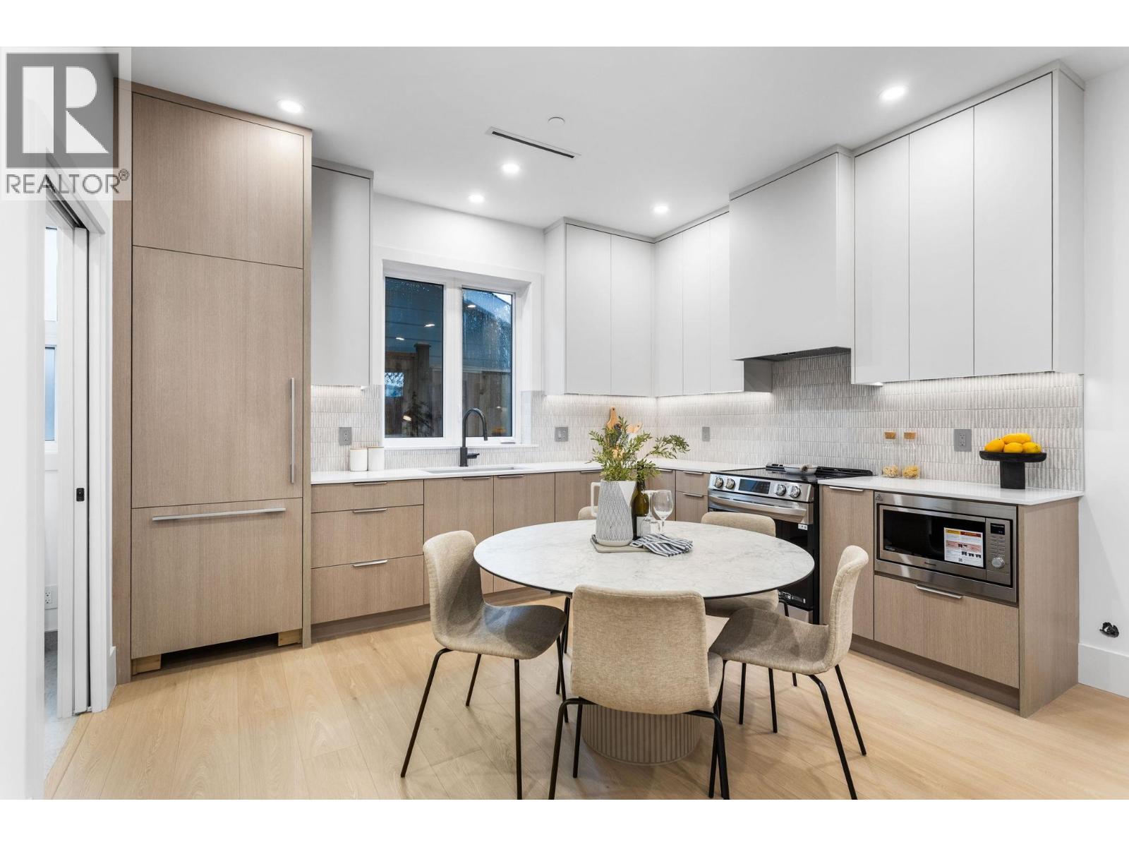 3277 Graveley Street, Vancouver, British Columbia  V5K 3K8 - Photo 3 - R3117435