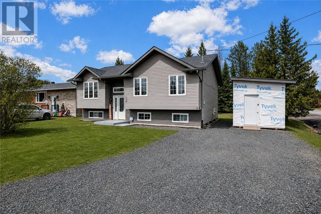 5385 Donald Street, Azilda, Ontario  P0M 1B0 - Photo 2 - 2127352