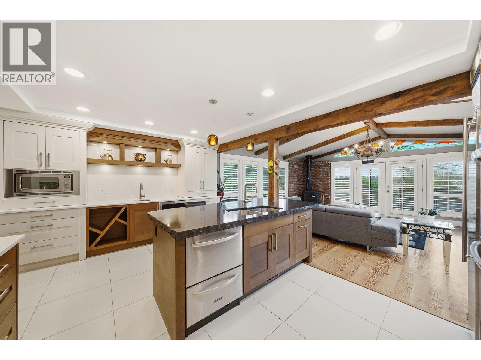 80 Courtney Crescent, New Westminster, British Columbia  V3L 4M2 - Photo 2 - R3117486