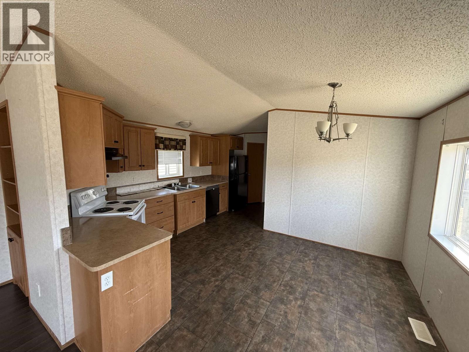 8101 85a Avenue, Fort St. John, British Columbia  V1J 0H7 - Photo 2 - R3117483