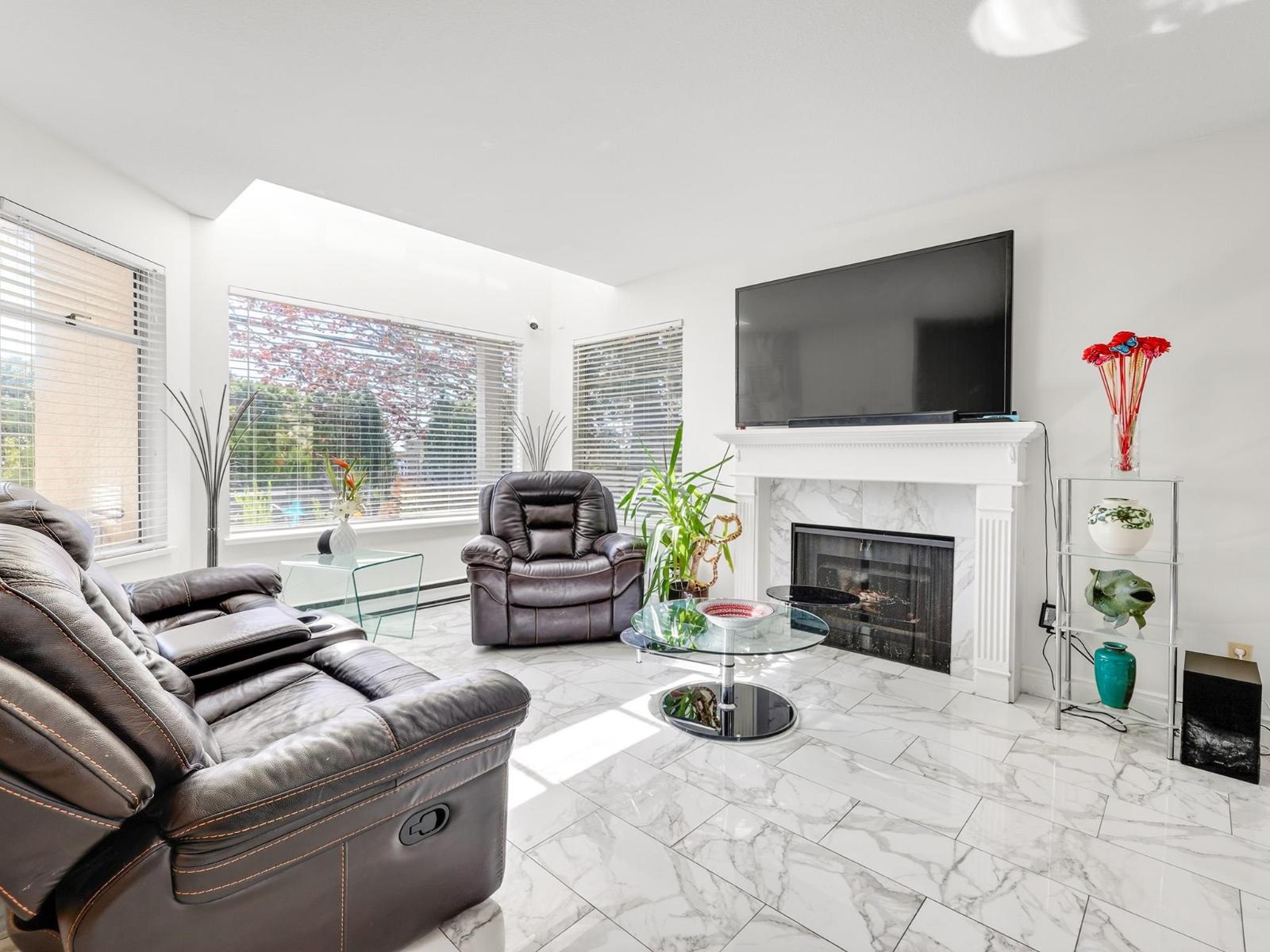 101 1225 Merklin Street, White Rock, British Columbia  V4B 4B8 - Photo 1 - R3116337