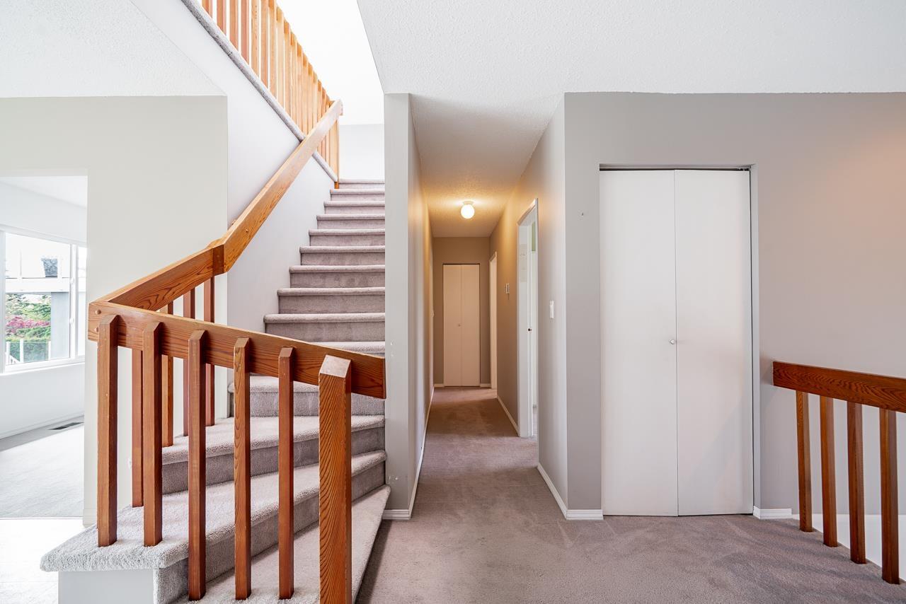 15856 Buena Vista Avenue, White Rock, British Columbia  V4B 2A3 - Photo 4 - R3115869