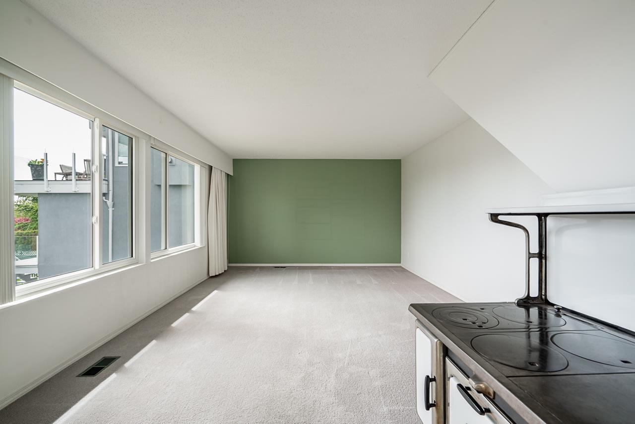 15856 Buena Vista Avenue, White Rock, British Columbia  V4B 2A3 - Photo 5 - R3115869