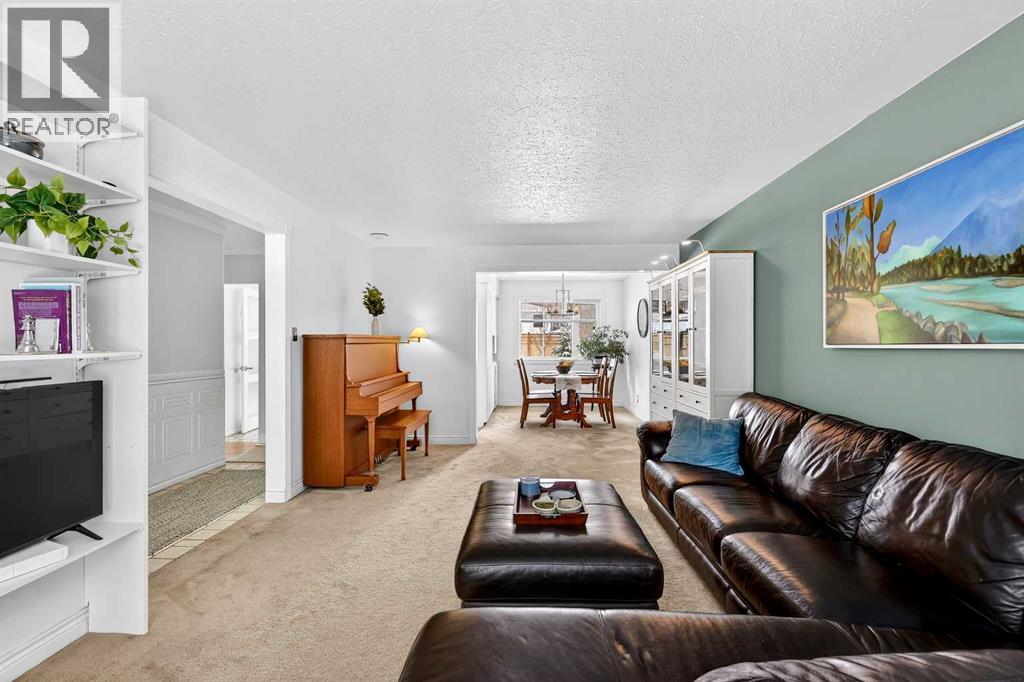 33 Warwick Drive Sw, Calgary, Alberta  T3C 2R5 - Photo 8 - A2297421