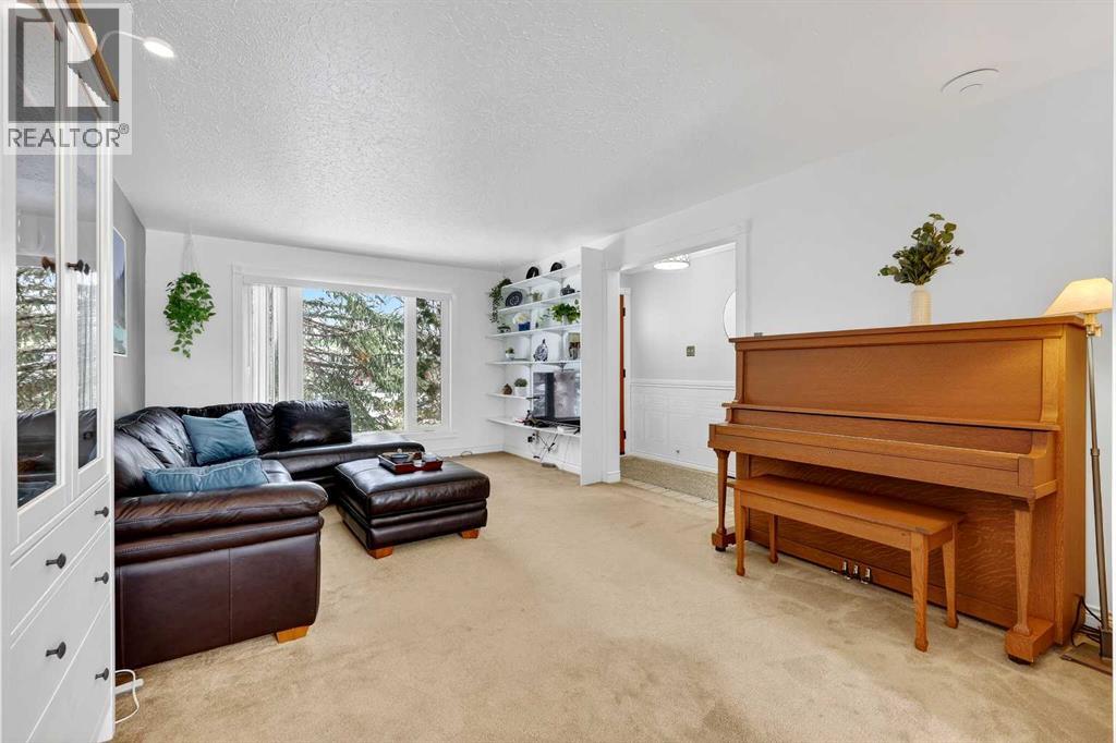 33 Warwick Drive Sw, Calgary, Alberta  T3C 2R5 - Photo 7 - A2297421