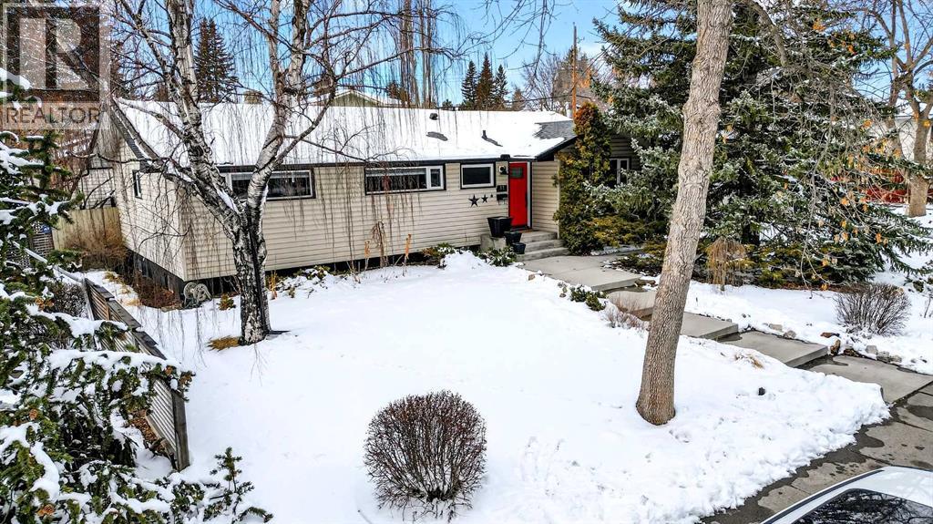 33 Warwick Drive Sw, Calgary, Alberta  T3C 2R5 - Photo 1 - A2297421