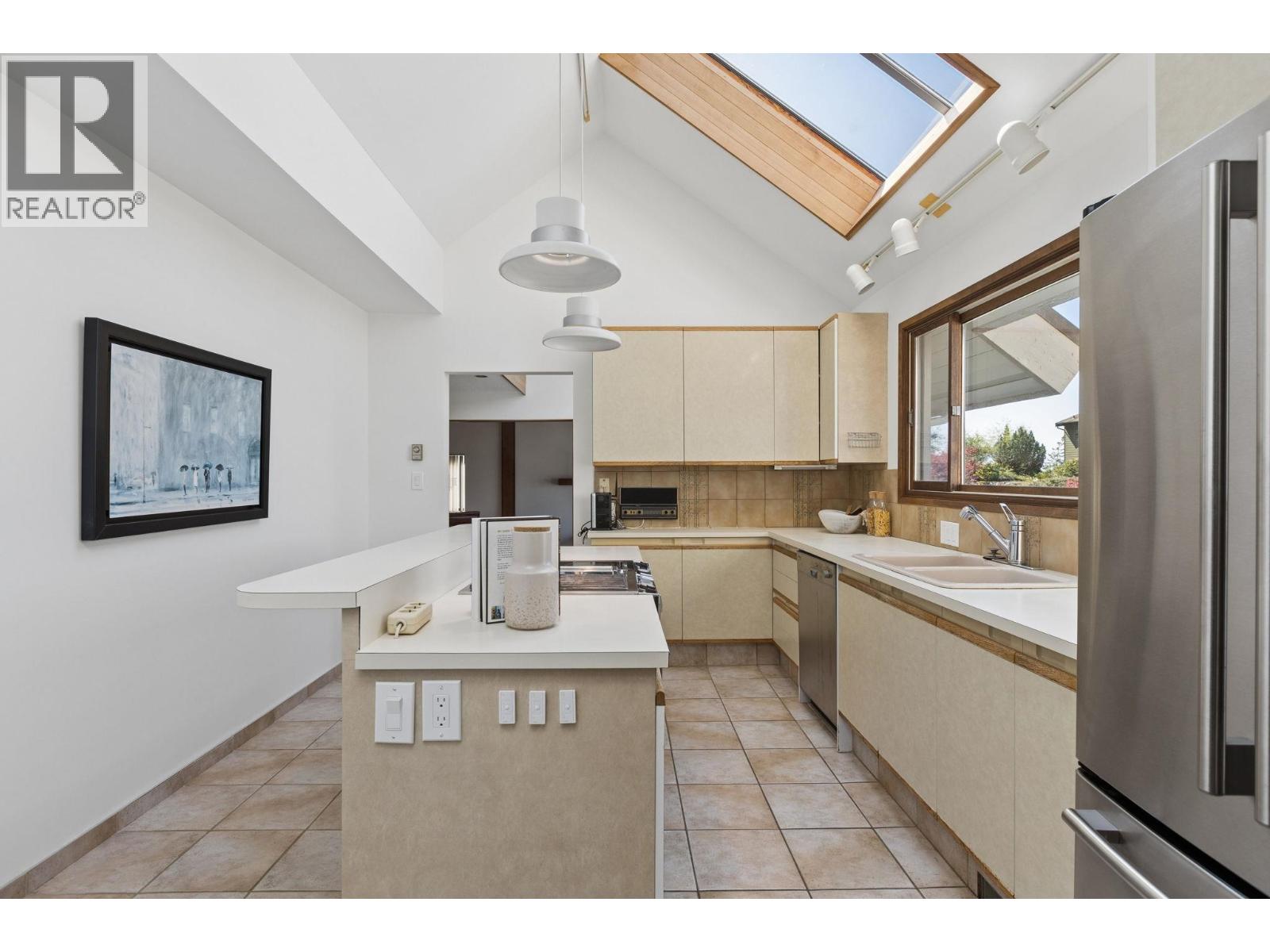 8570 Ansell Place, West Vancouver, British Columbia  V7W 2W3 - Photo 15 - R3117394