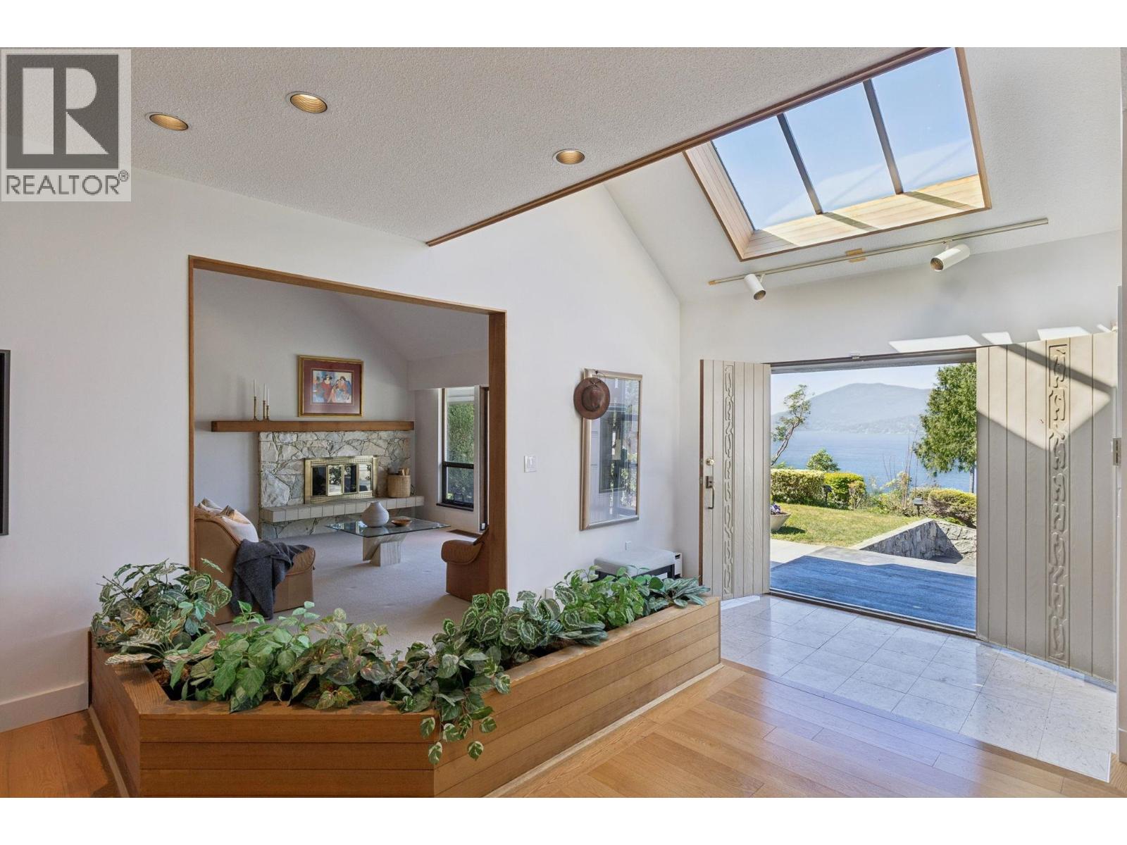 8570 Ansell Place, West Vancouver, British Columbia  V7W 2W3 - Photo 6 - R3117394