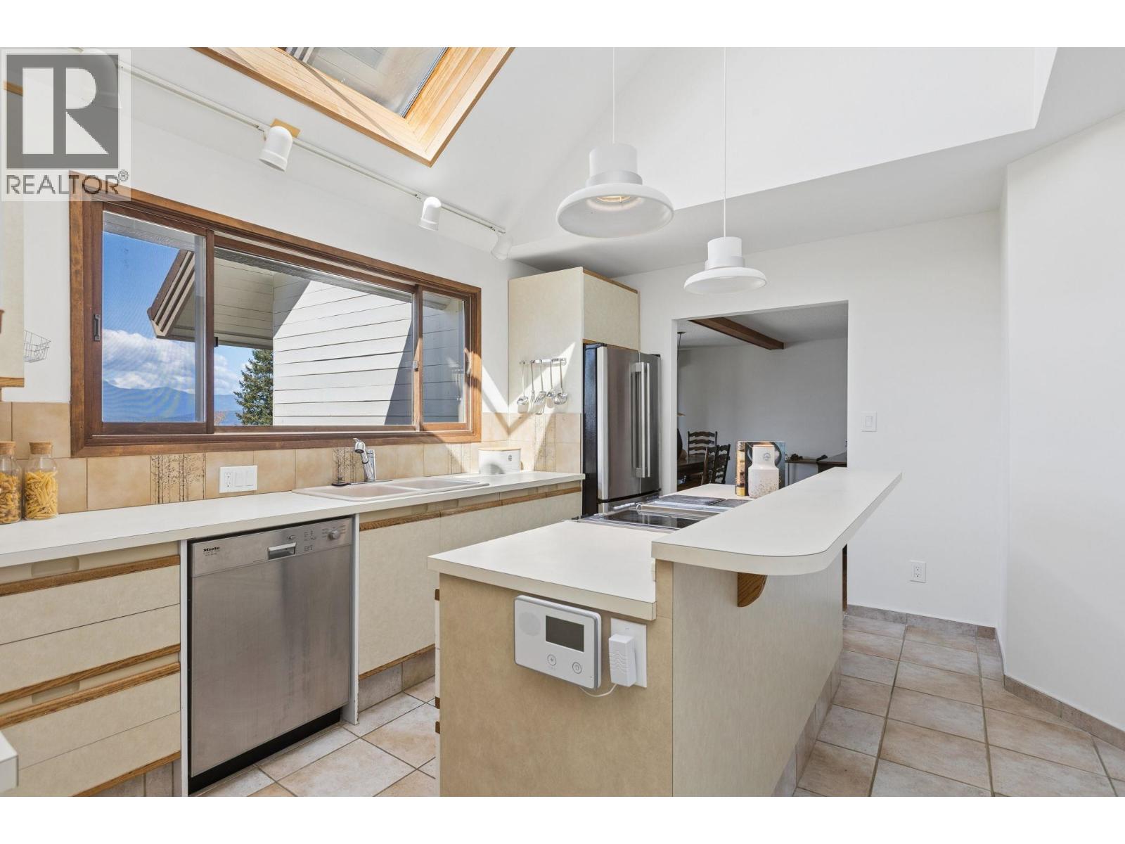 8570 Ansell Place, West Vancouver, British Columbia  V7W 2W3 - Photo 14 - R3117394