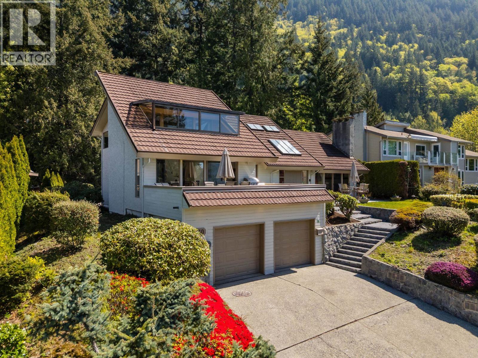 8570 Ansell Place, West Vancouver, British Columbia  V7W 2W3 - Photo 2 - R3117394