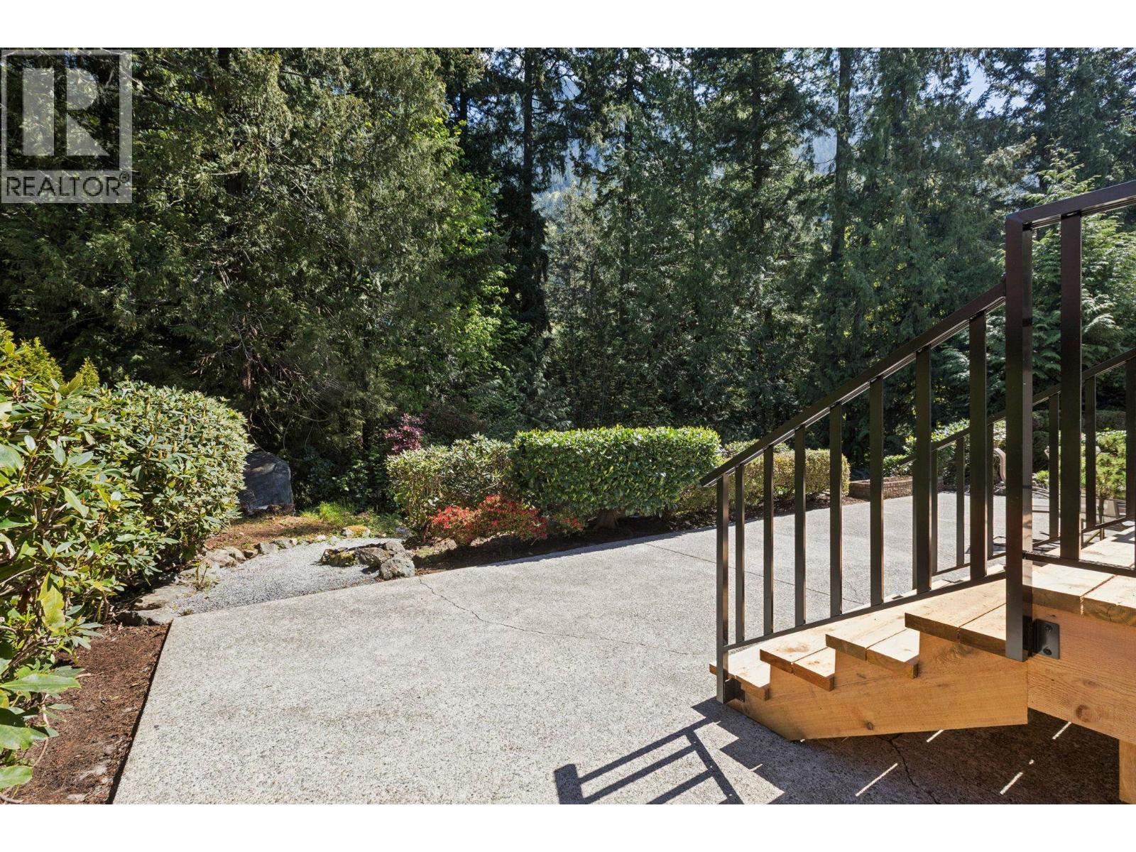 8570 Ansell Place, West Vancouver, British Columbia  V7W 2W3 - Photo 37 - R3117394