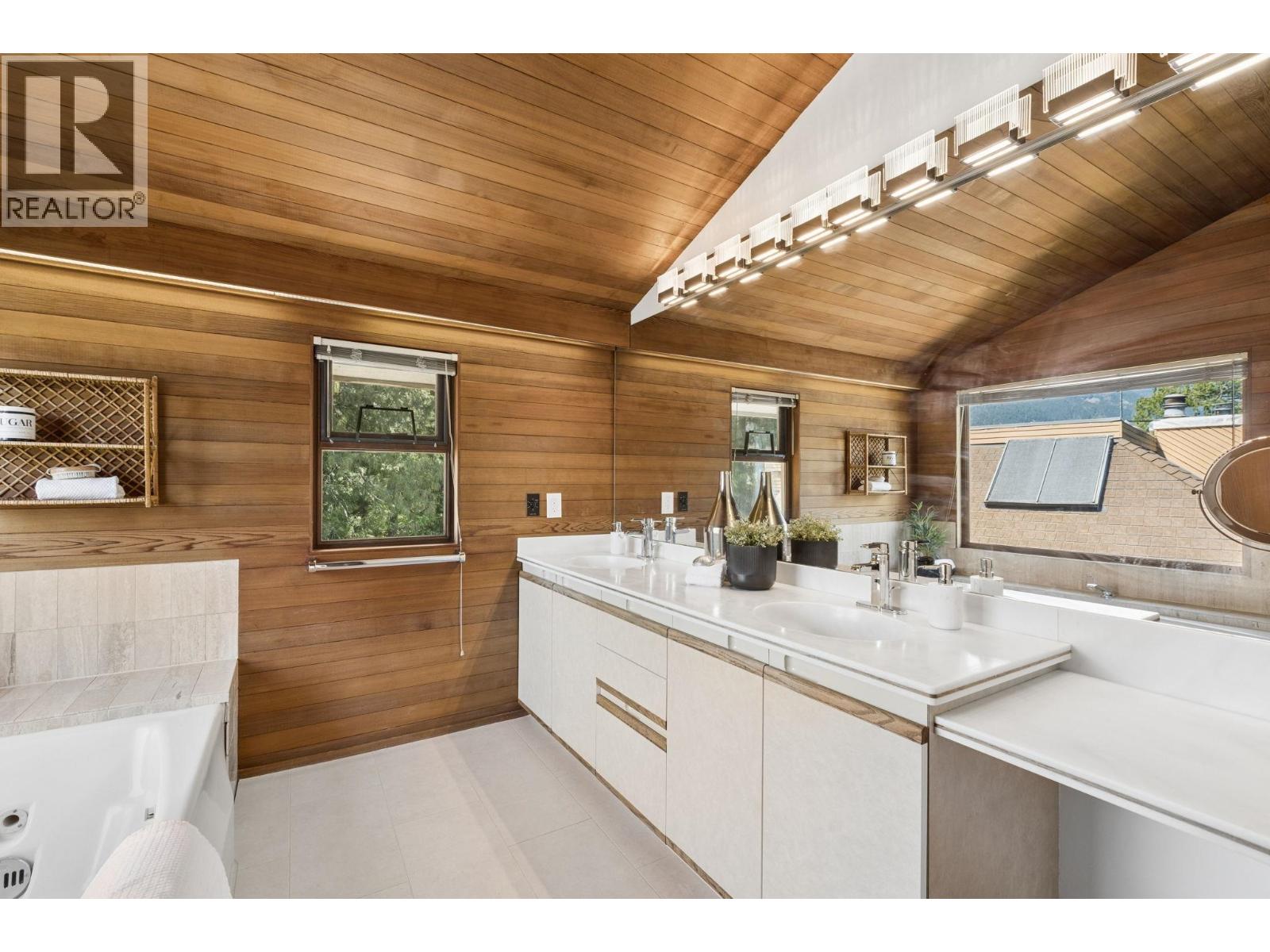 8570 Ansell Place, West Vancouver, British Columbia  V7W 2W3 - Photo 24 - R3117394