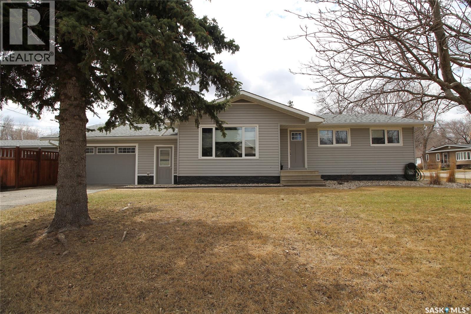 1101 Oak Avenue, Moosomin, Saskatchewan  S0G 3N0 - Photo 1 - SK034352