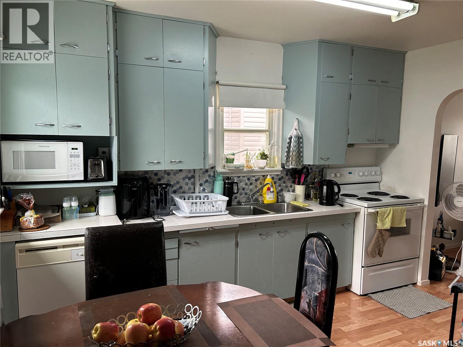 316 4th Avenue W, Watrous, Saskatchewan  S0K 4T0 - Photo 2 - SK034145