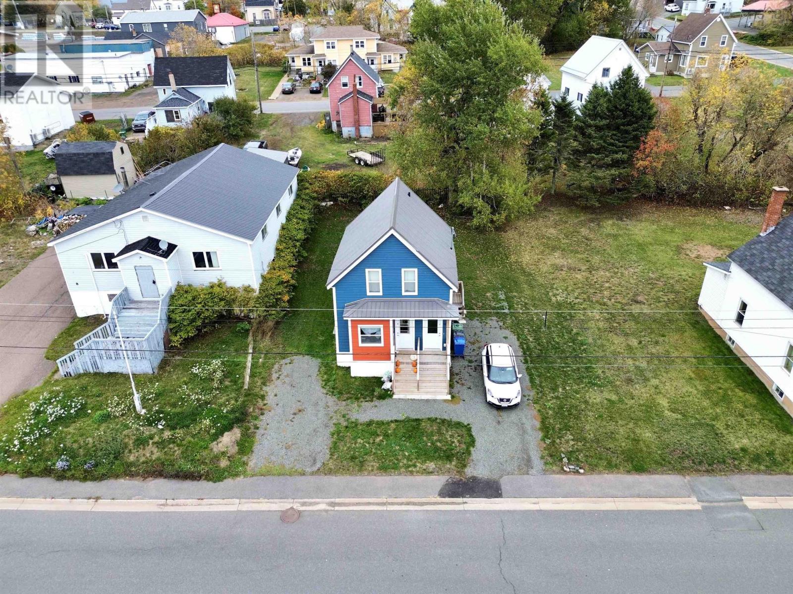 10 Pioneer Street, Springhill, Nova Scotia  B0M 1X0 - Photo 2 - 202609019