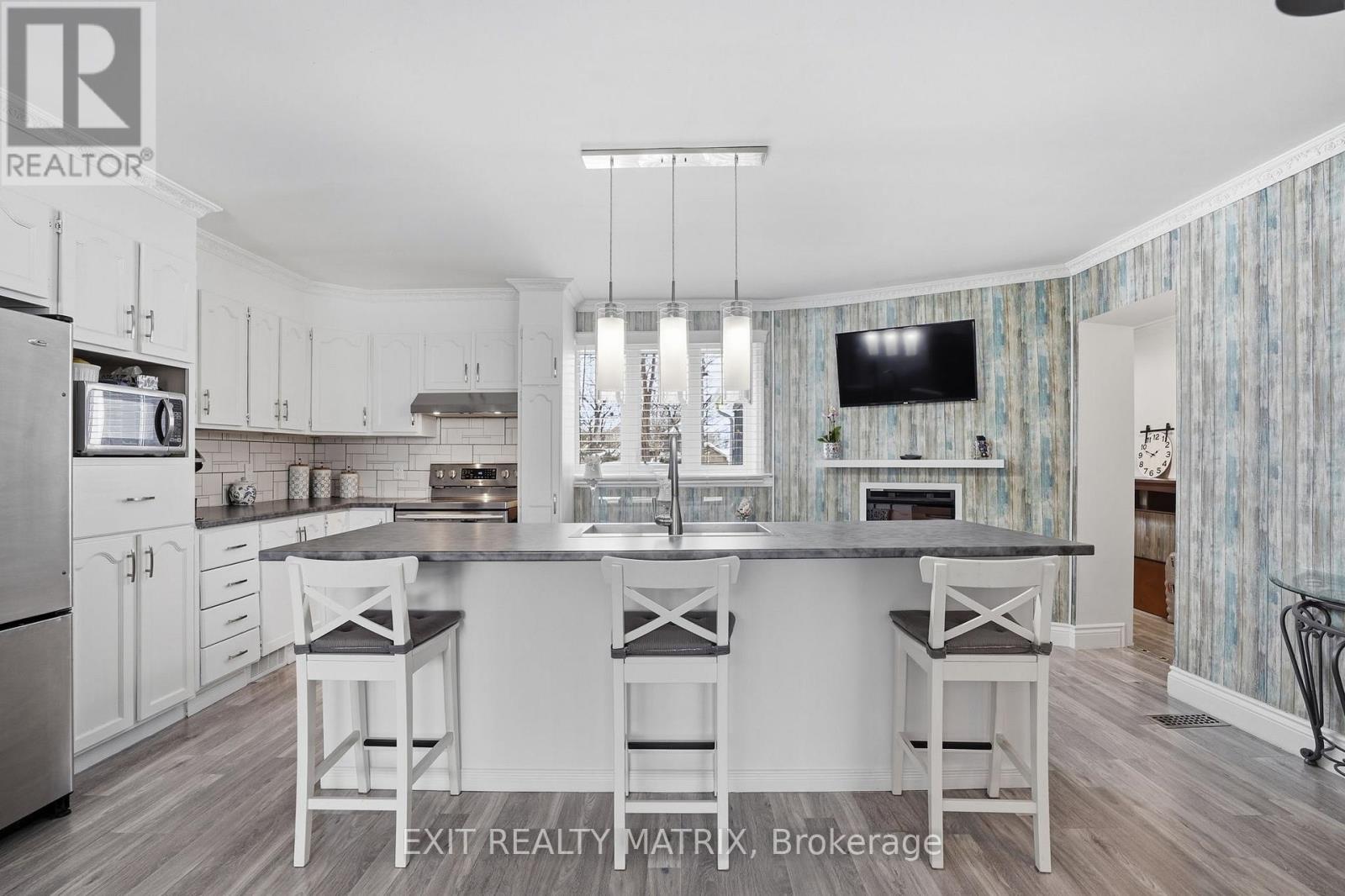 1691-1695 Saint-Laurent Street, Clarence-Rockland, Ontario  K4K 1C2 - Photo 6 - X12806278