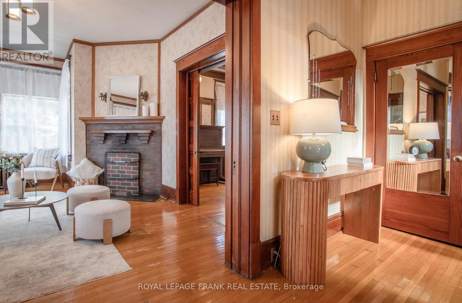 33 Fairbanks Street, Oshawa, Ontario  L1H 2L7 - Photo 4 - E13060012