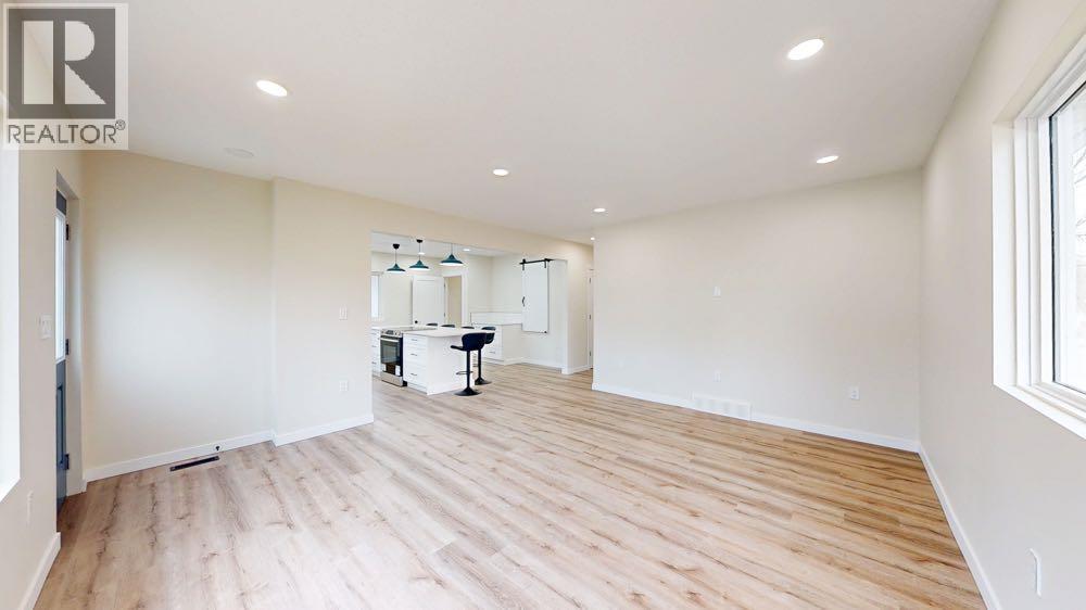 377 4 Street NW, Medicine Hat, Alberta  T1A 6M7 - Photo 8 - A2302835