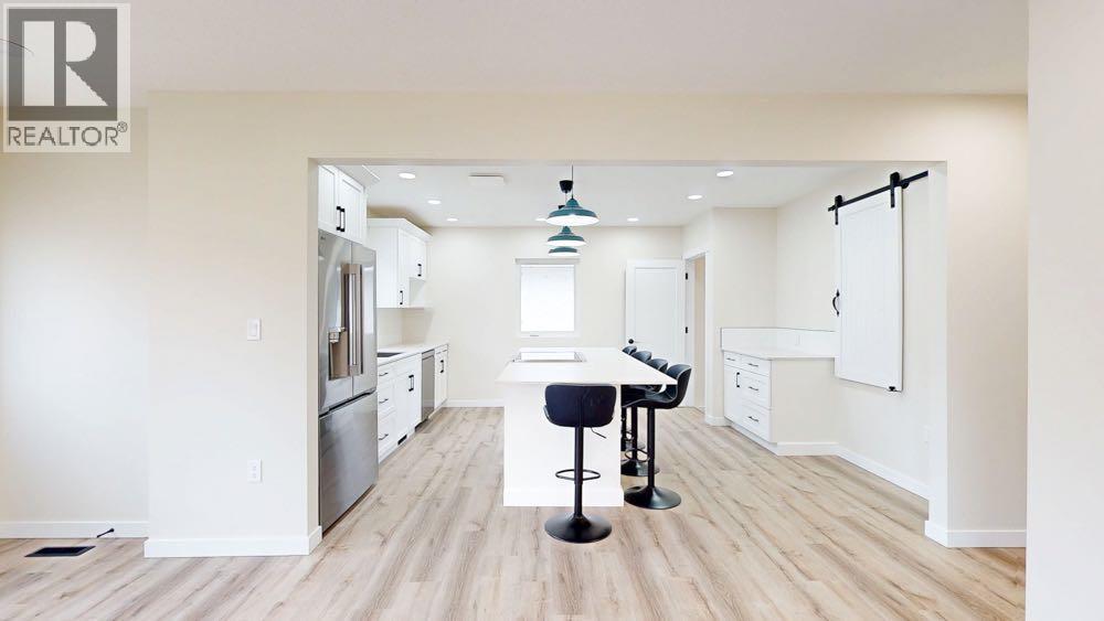 377 4 Street NW, Medicine Hat, Alberta  T1A 6M7 - Photo 10 - A2302835