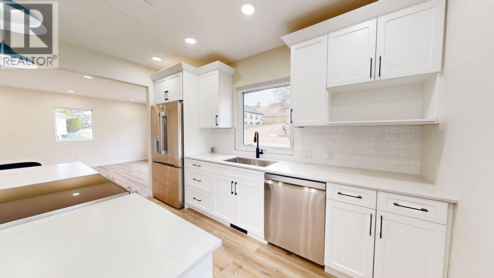 377 4 Street NW, Medicine Hat, Alberta  T1A 6M7 - Photo 16 - A2302835