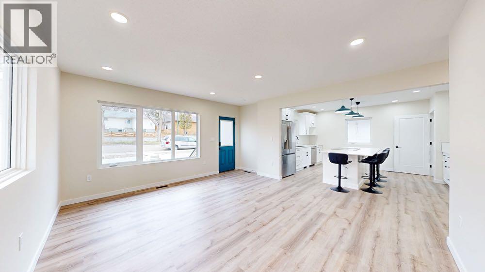 377 4 Street NW, Medicine Hat, Alberta  T1A 6M7 - Photo 7 - A2302835