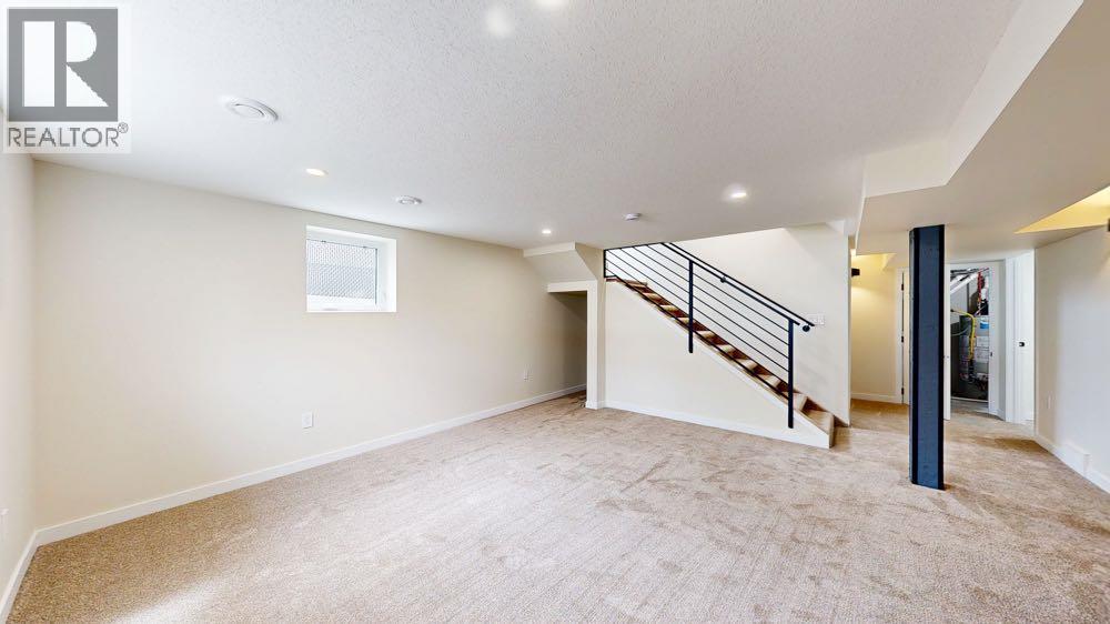 377 4 Street NW, Medicine Hat, Alberta  T1A 6M7 - Photo 32 - A2302835