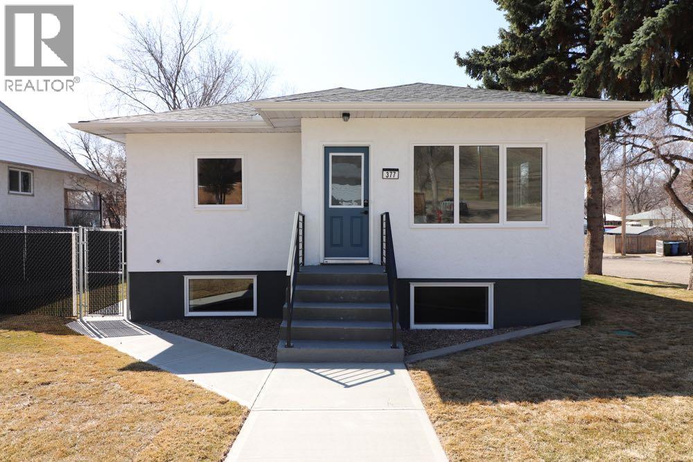 377 4 Street NW, Medicine Hat, Alberta