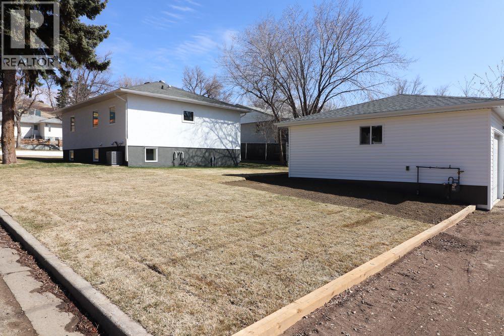 377 4 Street NW, Medicine Hat, Alberta  T1A 6M7 - Photo 45 - A2302835