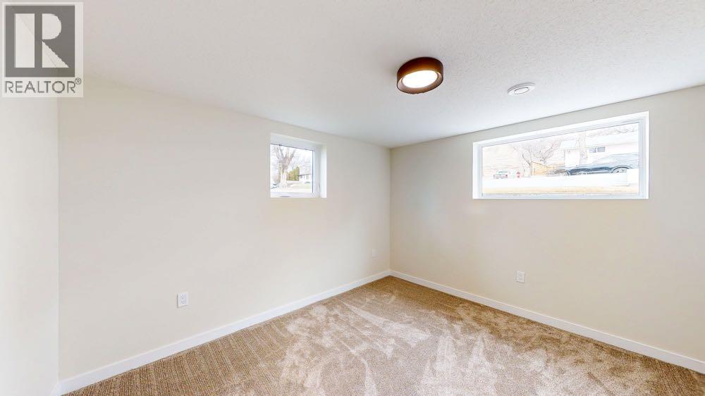 377 4 Street NW, Medicine Hat, Alberta  T1A 6M7 - Photo 33 - A2302835